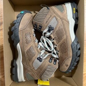 NWT Vasque Talus AT UltraDry Hiking Boot - Women's